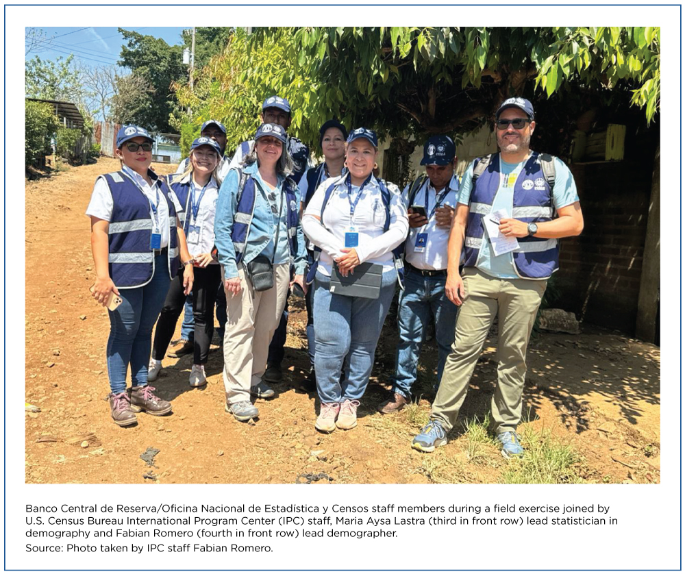Banco Central de Reserva/Oficina Nacional de Estadistica y Censos Staff members during a field exercise